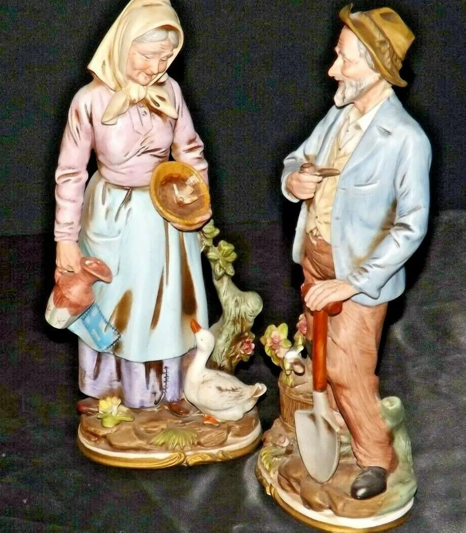 1 MEISSEN STYLED PORCELAIN FIGURINE